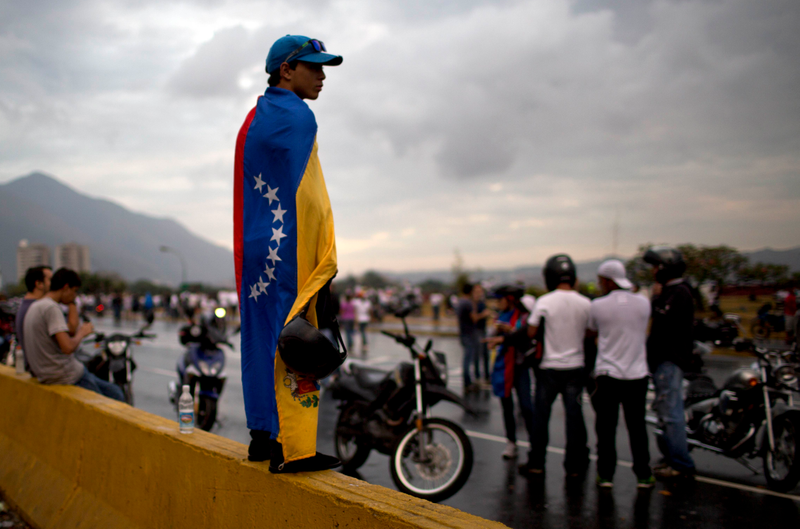 Illustration for article titled WhatsApp, LPI, modelos, Guardianes y Venezuela, lo mejor de la semana
